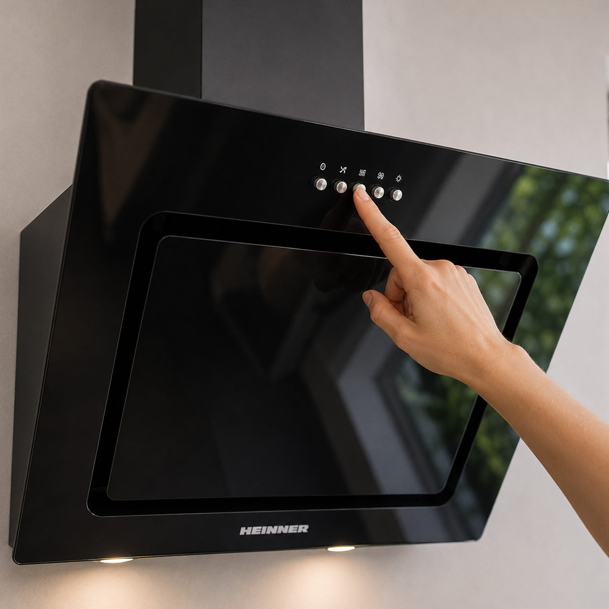 Hotte inclinée Heinner DCH-650RGBK – 60 cm – 3 vitesses – noir