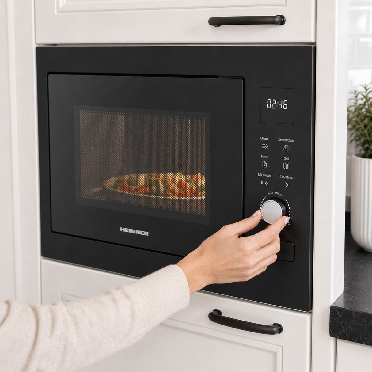 Micro-ondes Heinner HMW-BI2360BK – 23 L – Gril – LED – Sécurité enfant