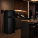 Heinner HF-H2206BKE++ in modern keukeninterieur met zwarte afwerking en houten accenten