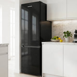 Heinner HC-HM262BKE++ ingebouwd in moderne witte keuken met marmeren werkblad en plant