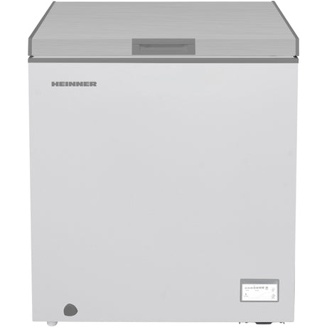Heinner HCF-HM145CSE++ vrieskist van voren, wit met grijs deksel en handvat