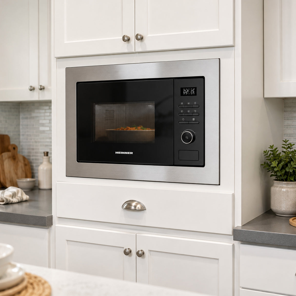 Micro-ondes Heinner HMW-MD20BISS – 20 litres – gril – LED – encastrable