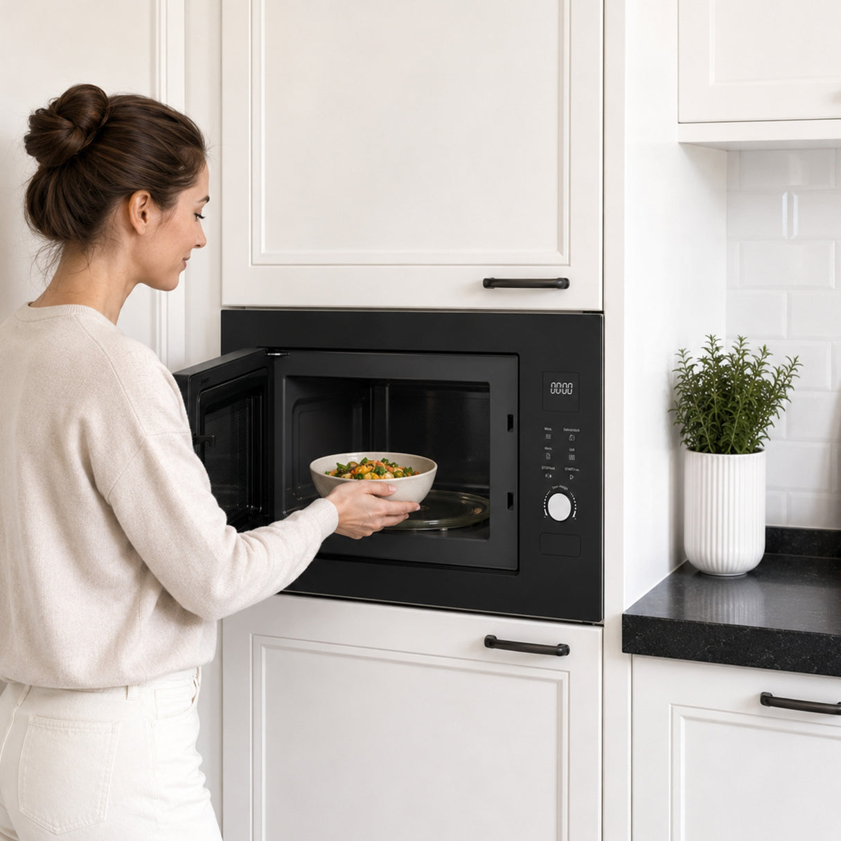 Micro-ondes Heinner HMW-BI2360BK – 23 L – Gril – LED – Sécurité enfant
