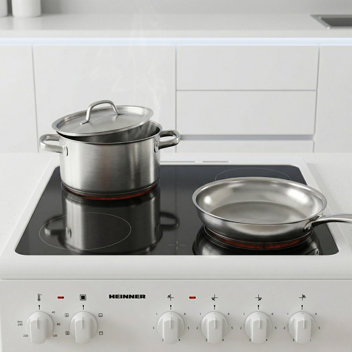 Cuisinière vitrocéramique Heinner HFSC-S56E4VWH – 50 cm – 4 zones de cuisson – four électrique avec gril et ventilation – classe énergétique A – blanc