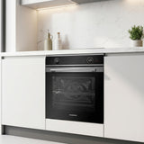 Heinner inbouwoven RVS onder kasten met digitale display en bedieningselementen zichtbaar in keukeninterieur