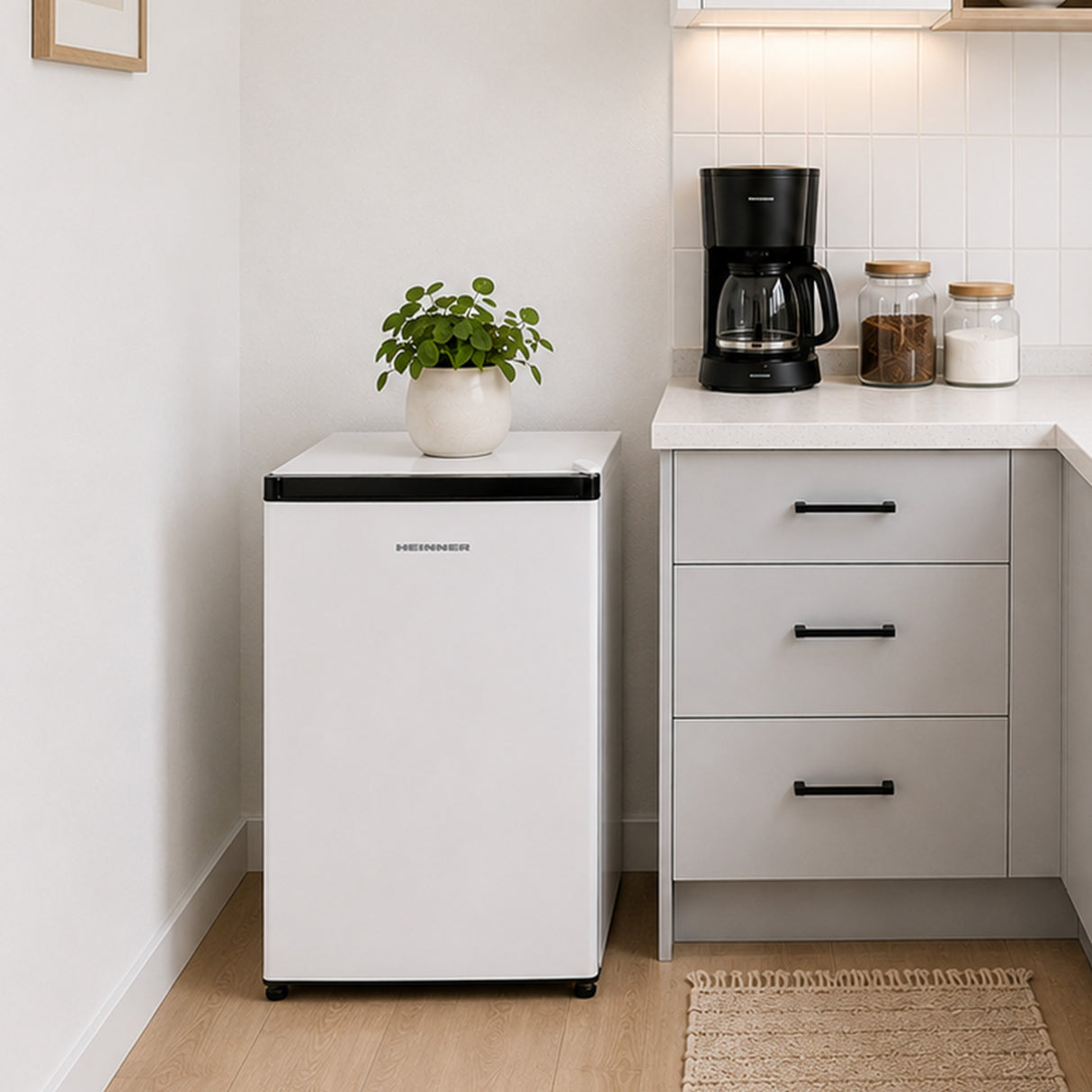 Frigo minibar Heinner HMB-M66E – 66 litres – mécanique thermostat – porte réversible – blanc – 5 ans de garantie