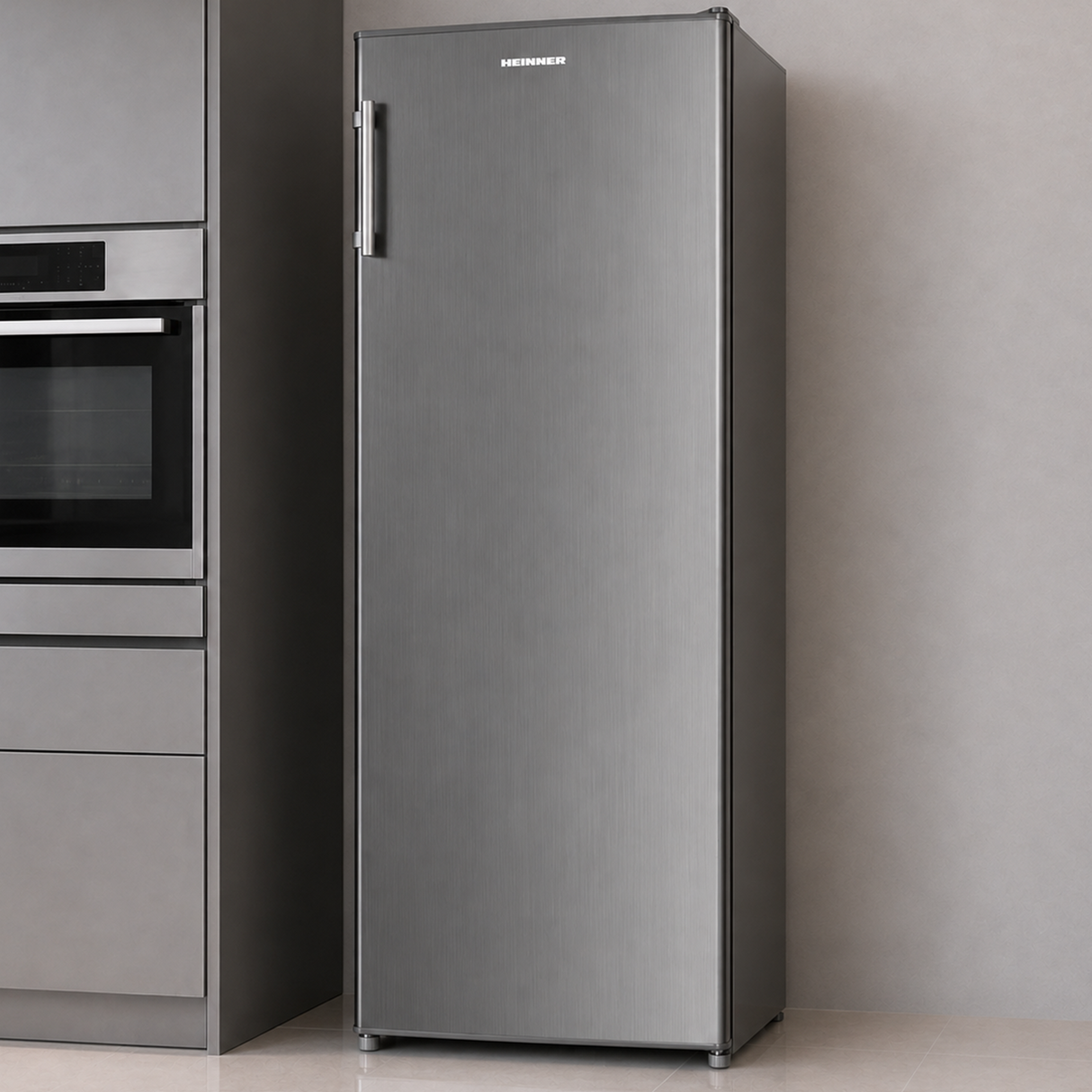 Frigo Heinner HF-HM242XE++ – 242 L – Classe énergétique E – Thermostat réglable – Éclairage LED – 4 clayettes en verre – Porte réversible – inox – 5 ans de garantie